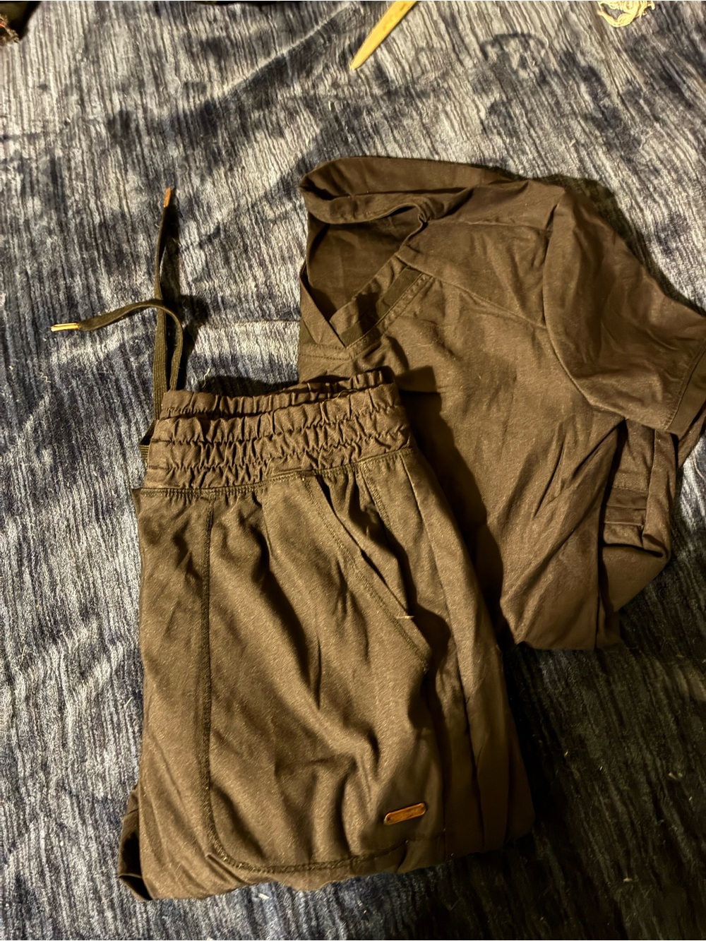 Scrub set